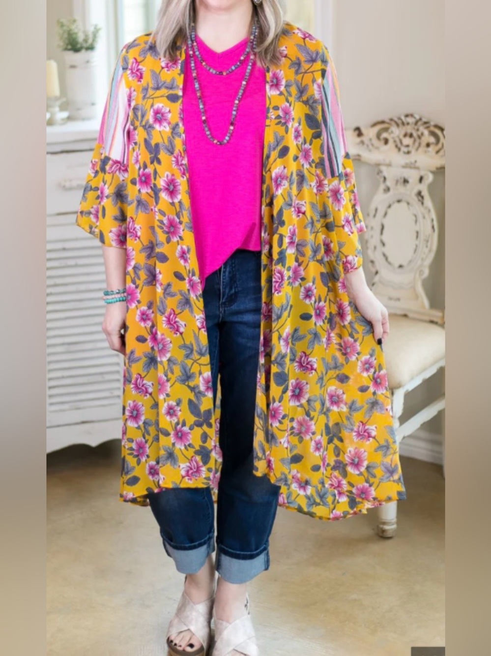 Grace + Emma Women's Kimono
Floral Print Mustard EUC Size M/L